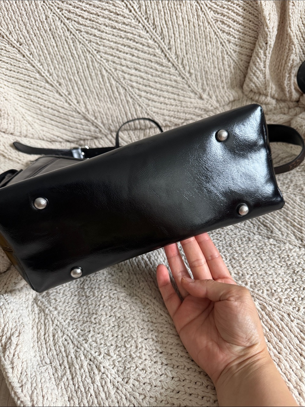 oil-waxed genuine leather crossbody bag - Picture 3 of 6